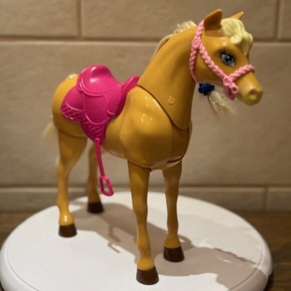 Mattel Barbie Tawny Horse Palomino With Pink Saddle Blue Eyes 2013 - Picture 1 of 7